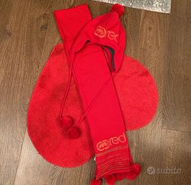 Cappello e sciarpa nuovi red