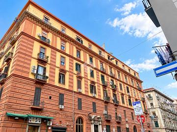 4 LOCALI A NAPOLI