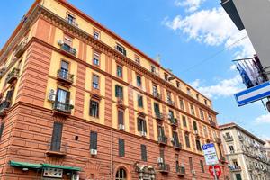 4 LOCALI A NAPOLI