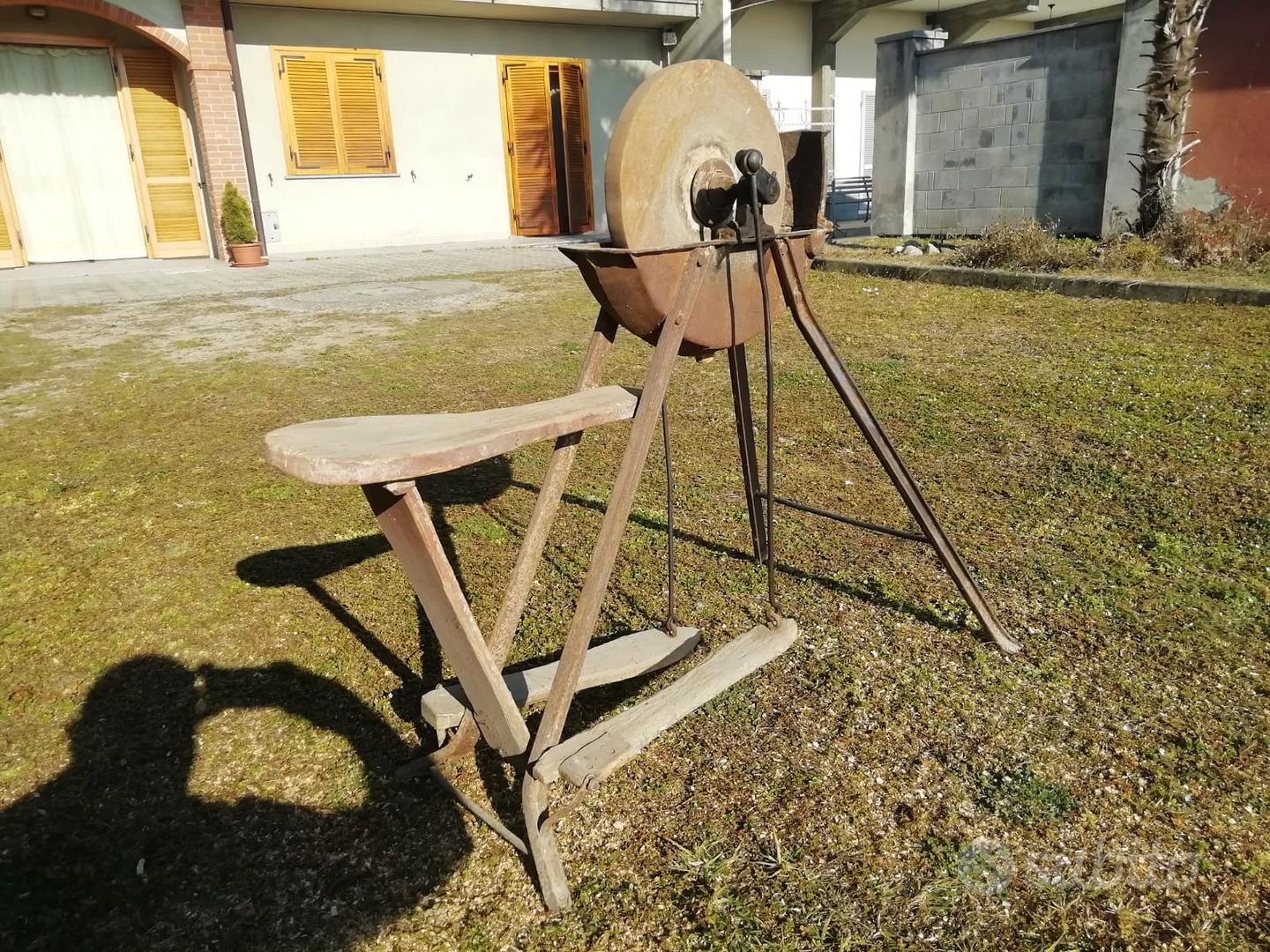 Antica affilacoltelli arrotino mola ad acqua - Collezionismo In vendita