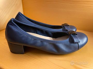 Scarpe con tacco basso blu navy
