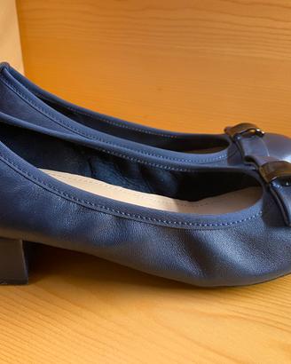 Scarpe con tacco basso blu navy