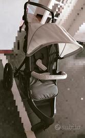 Passeggino pieghevole adatto a tutti i terreni 