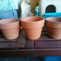 tre vasi di terracotta 