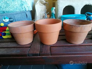 tre vasi di terracotta 