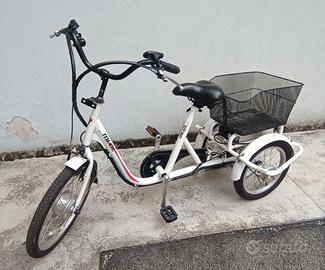 Triciclo per adulti elettrico