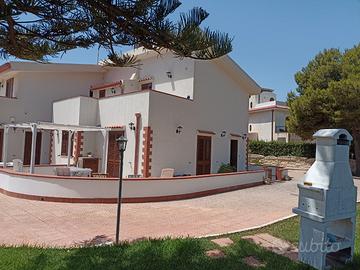 SR Villa pemtavani loc Plemmirio mq 130 arredata -