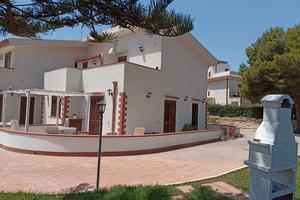 SR Villa pemtavani loc Plemmirio mq 130 arredata -