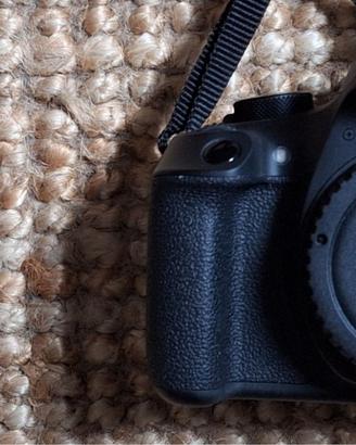 Canon EOS 1300D con Zoom 18-55 e borsa
