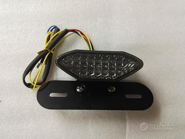 Stop posteriore led con frecce integrate targa