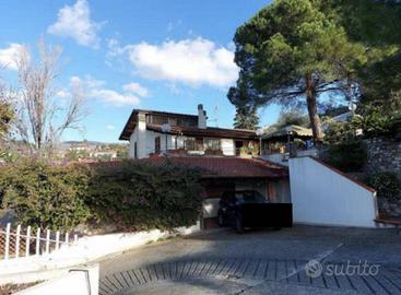 Immobile in asta di 383 m² con più di 5 locali a D