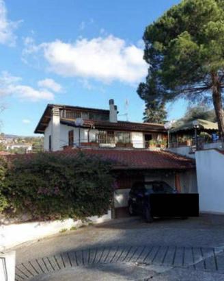 Immobile in asta di 383 m² con più di 5 locali a D