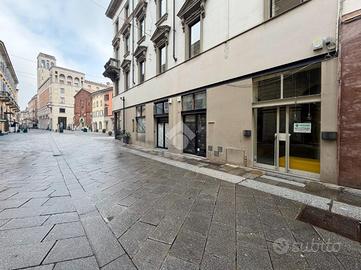 NEGOZIO A PIACENZA