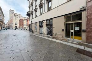 NEGOZIO A PIACENZA