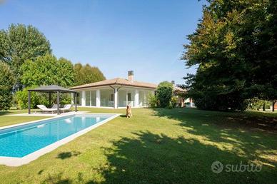 Villa di 412 m² con più di 5 locali e box auto dop