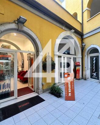 PARRUCCHIERE/MANICURE/PEDICURE - 70M² - VIA G. GAL