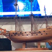 Veliero in legno fatto a mano