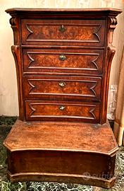 Mobile inginocchiatoio antico.