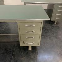 Scrivanie in metallo anni 50