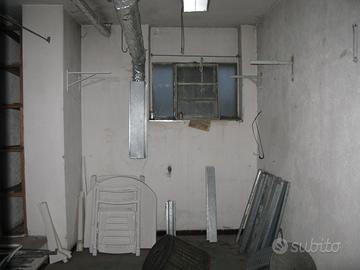 Cantina finestrata 16mq brugherio via cajani 8