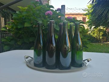 Bottiglie di vetro verde usate