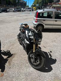Suzuki gsr 750