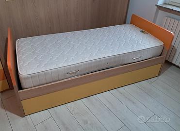 Letto singolo  198x90 altezza 73cm.