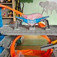 HOT WHEELS PISTA GARAGE ULTIMATE GIGANTE
