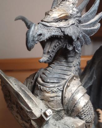 Drago guerriero in resina statuetta