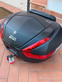 Bauletto GIVI V47- finitura carbonio-schienalino