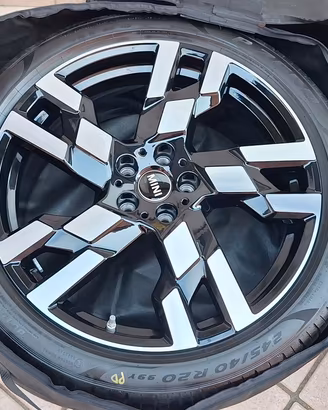 4 Cerchi 20" + gomme Pirelli x Mini Countryman U25