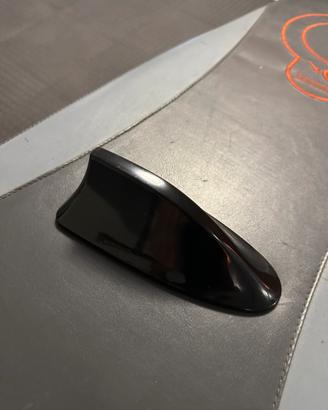 Pinna antenna auto