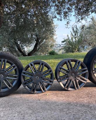 Cerchi in lega RENAULT usati 4 pezzi + 2 gomme.