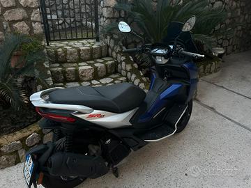 Aprilia sr gt 200