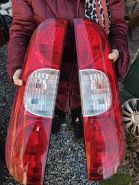 Fari posteriori fiat dobló