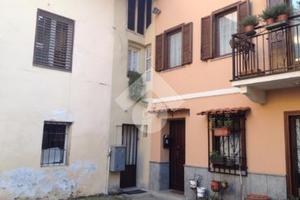 CASA SEMINDIPENDENTE A CIRIÈ