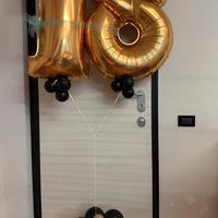 Palloncini 18 color oro e nero gonfiati con elio