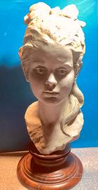 Scultura  “DONNA BAMBINA”. Stile Liberty. Berge.