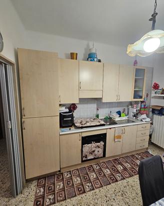 cucina tavolo e sedie  armadio