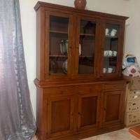 Mobili in legno lucido