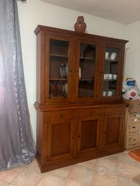 Mobili in legno lucido