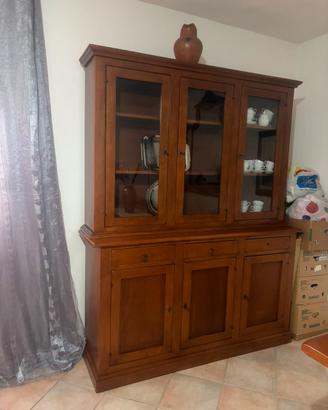 Mobili in legno lucido