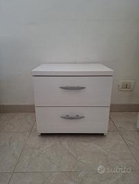 Comodino con due cassetti
