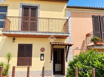 2 LOCALI A LARIANO