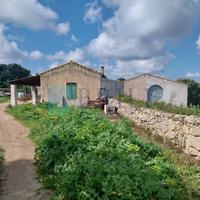 Tenuta di 16 Ettari con Fabbricati