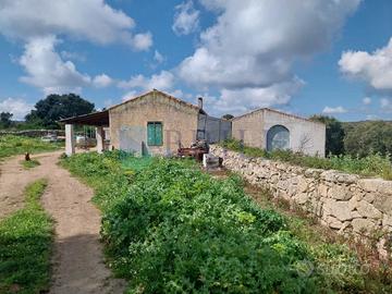 Tenuta di 16 Ettari con Fabbricati