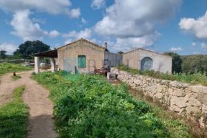 Tenuta di 16 Ettari con Fabbricati