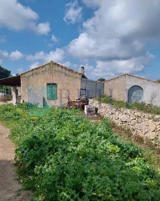 Tenuta di 16 Ettari con Fabbricati