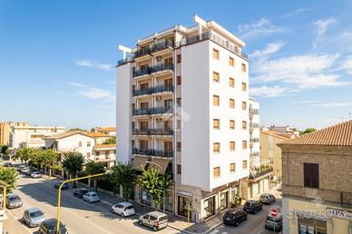 4 LOCALI A ROSETO DEGLI ABRUZZI