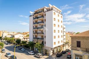 4 LOCALI A ROSETO DEGLI ABRUZZI